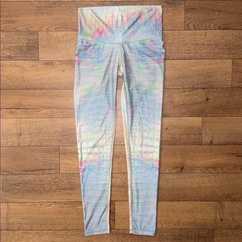 Niyama Sol Size Medium Iridescent Crocodile Leggings Colorful Yoga Pilates Cute